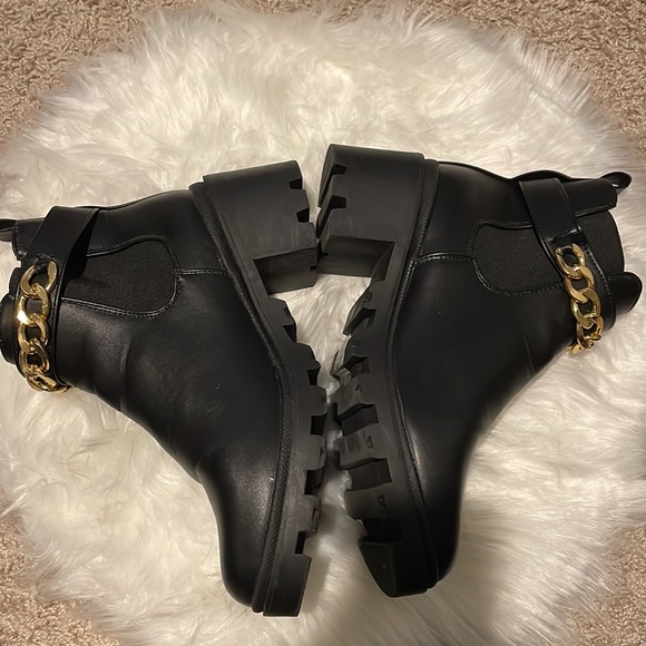 Black bootie - Picture 2 of 5